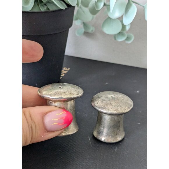 3/25$ Vintage MCM Silver plated Mushroom Salt & Pepper Shakers - Picture 1 of 4